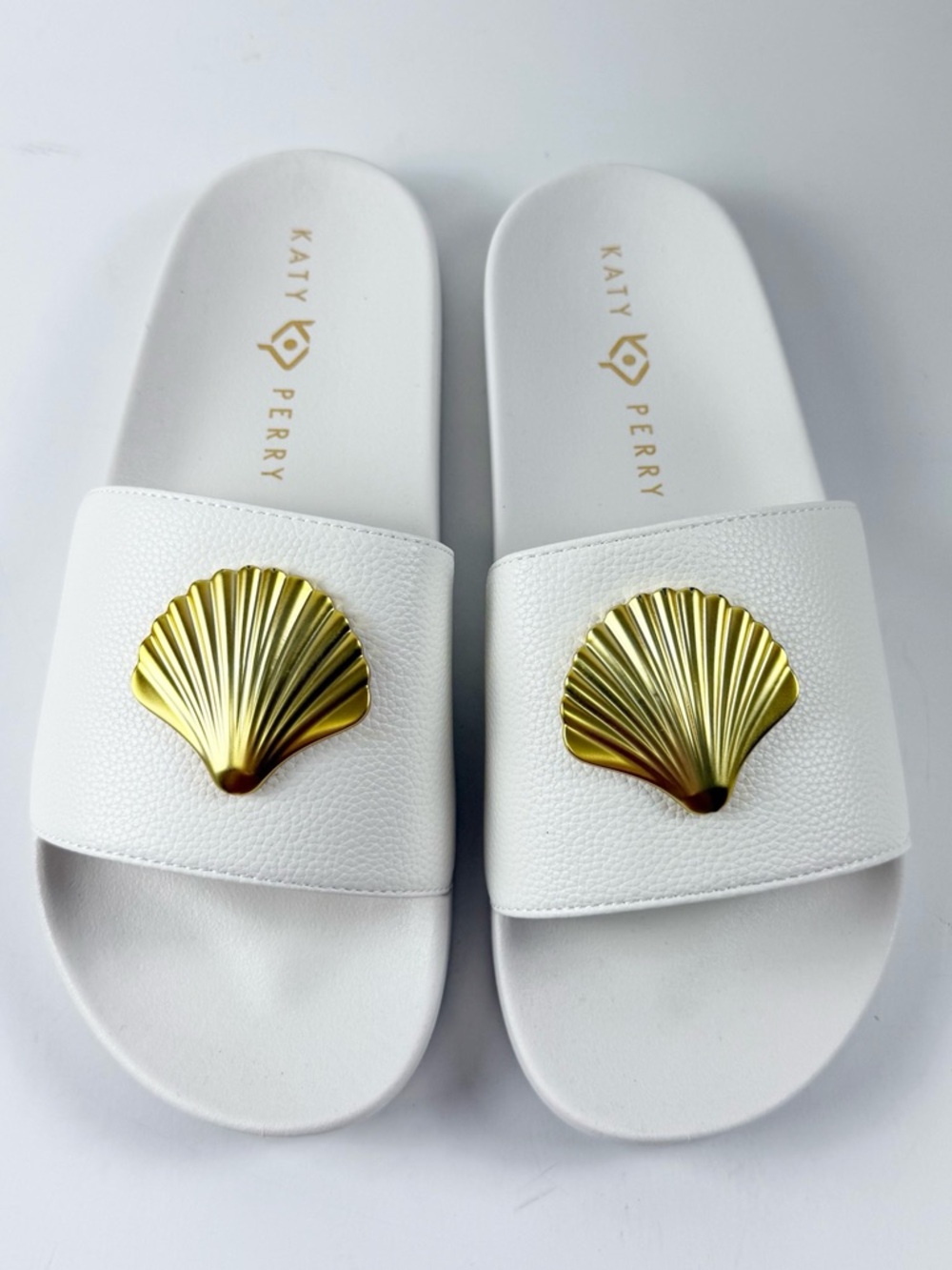 Katy Perry The Pool Slide Sandals Womens 10M Optic White Gold Seashell NWT